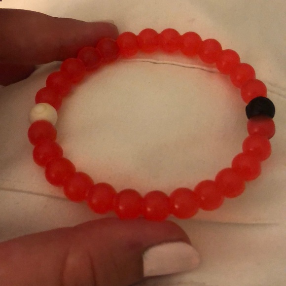 5 Lokai bracelets - Picture 2 of 6